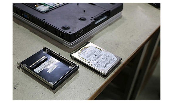 インタフェース部材とHDD