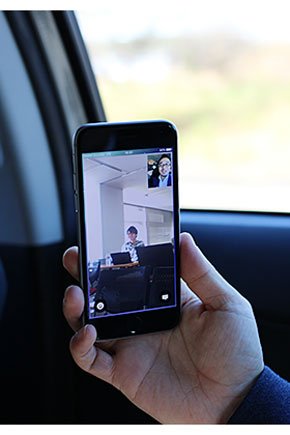 図6 車中のスマートフォン画面