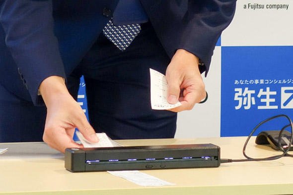 ハンディスキャナーでレシートを読み取る