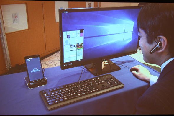 デスクドックを使ってHP Elite x3をオフィスで活用するデモ