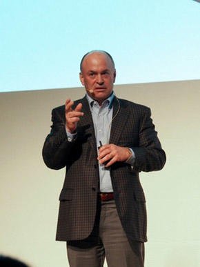 ジェームス・E・ヘプルマン氏