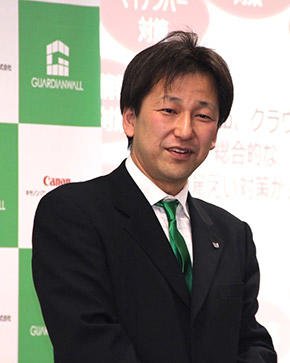 崎山秀文氏
