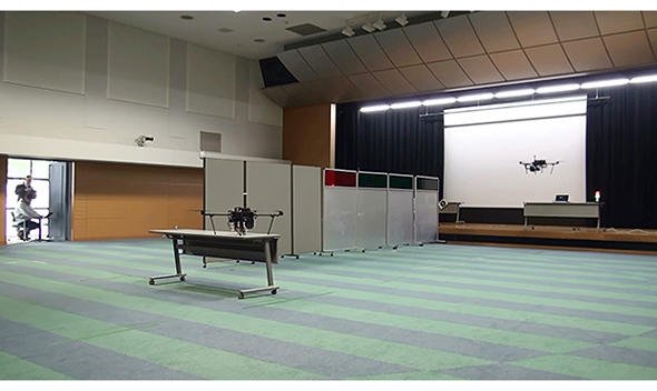 屋内実験の現場