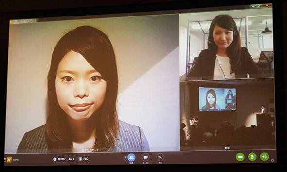 テレビ会議中のブース内のモニターの様子