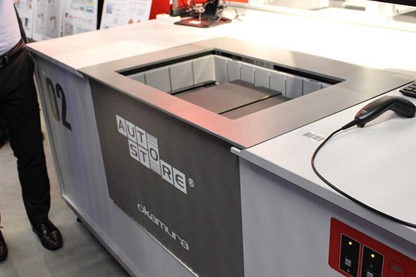 図1　ビンに荷物を入れると、ロボットがコンテナに荷物を格納