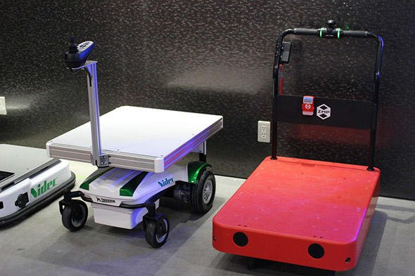 図7　左から日本電産シンボのTHOUZER、SMFレンタルのZMP CARRIRO