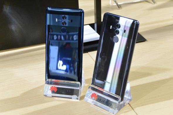 Huawei Mate10 Pro　カラーはミッドナイトブルーとチタニウムグレーの2色