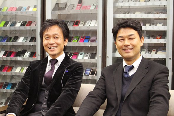 KDDI 財務・経理部の西田氏（右）と伊藤氏（左）