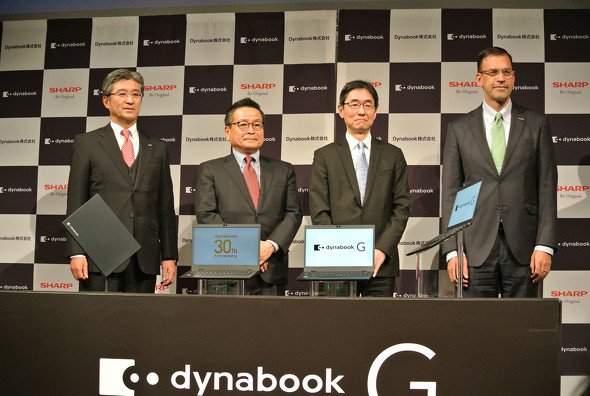 左からインテルの鈴木国正氏、Dynabook会長の石田佳久氏、同社長の覚道清文氏、日本マイクロソフトの平野拓也氏