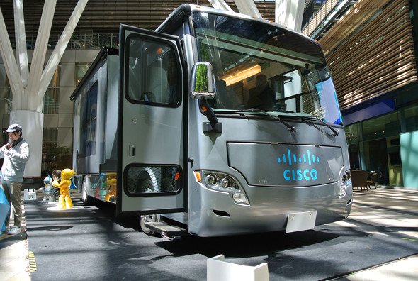 図9　Cisco Network Experience Vehicle外観