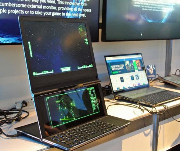 ツインディスプレイPCのプロトタイプ